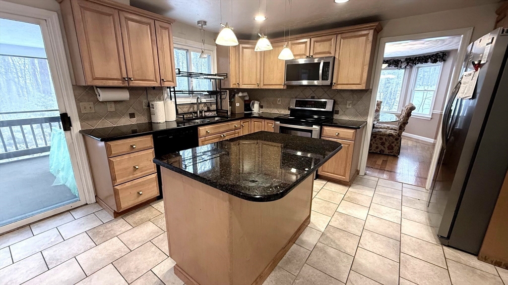 11 Quail Run Road Bellingham, MA 02019 - Photo 5 of 39