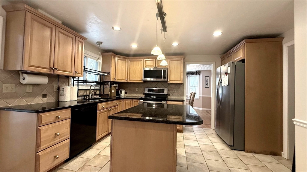 11 Quail Run Road Bellingham, MA 02019 - Photo 8 of 39