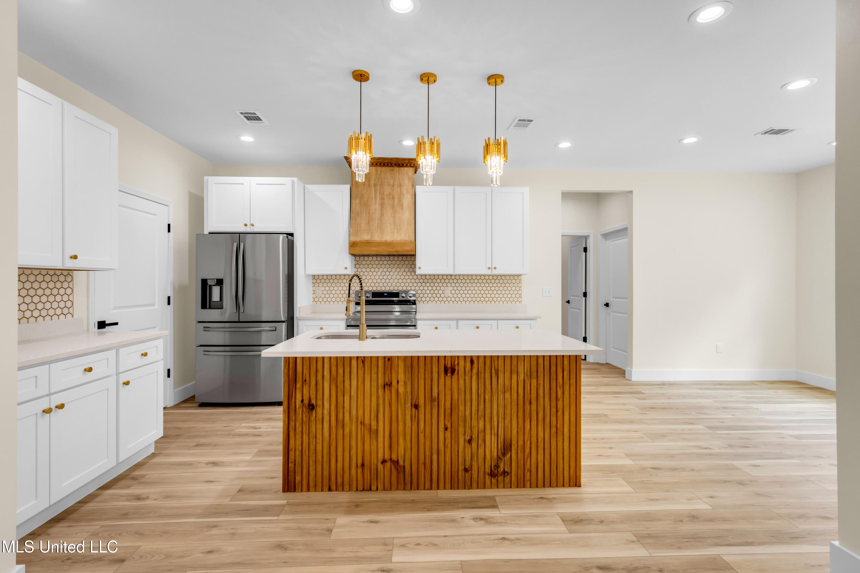 4901 Ashmore Ridge Drive Vancleave, MS 39565 - Photo 13 of 37 4901AshmoreRidgeDr-10