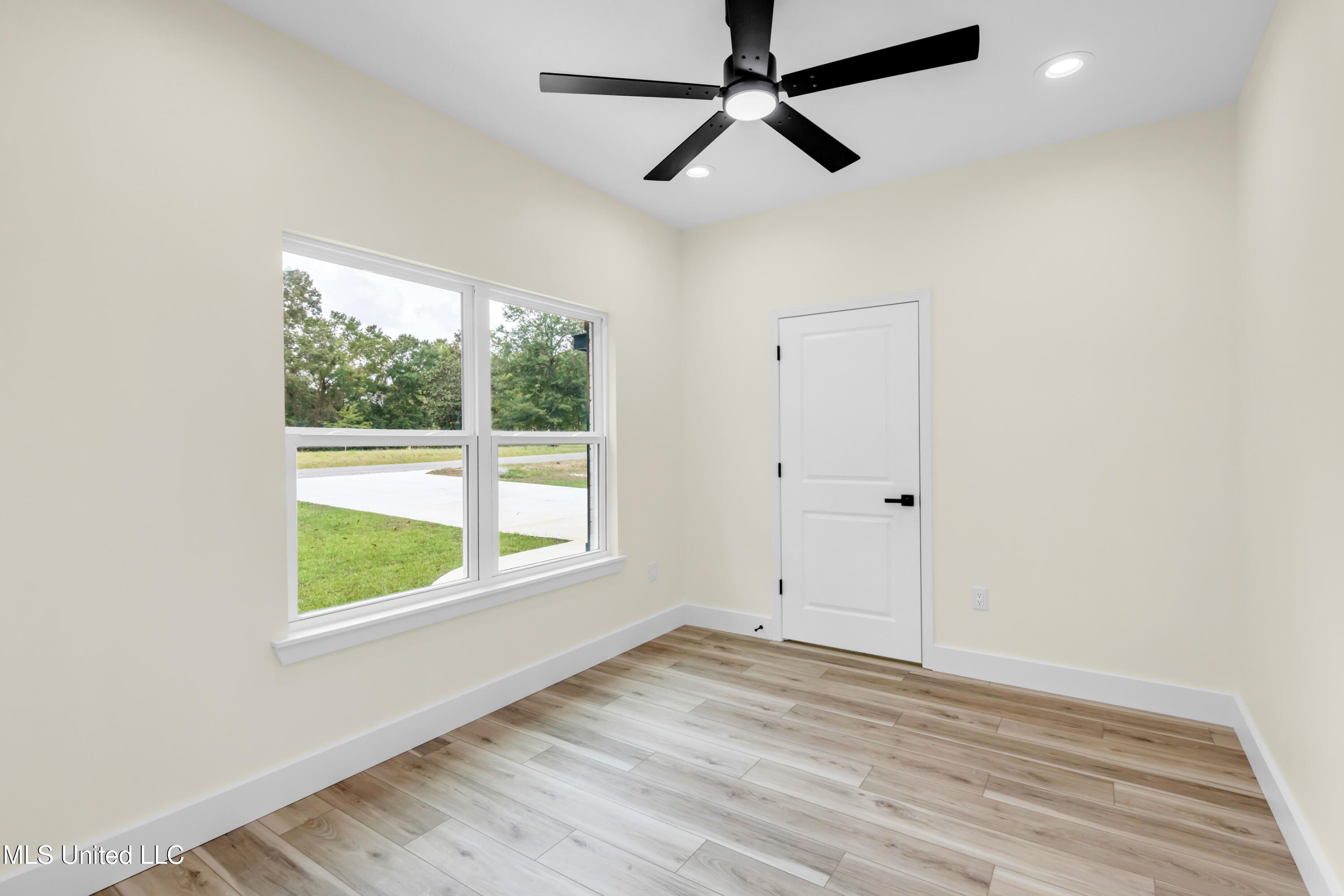 4901 Ashmore Ridge Drive Vancleave, MS 39565 - Photo 30 of 37 4901AshmoreRidgeDr-27