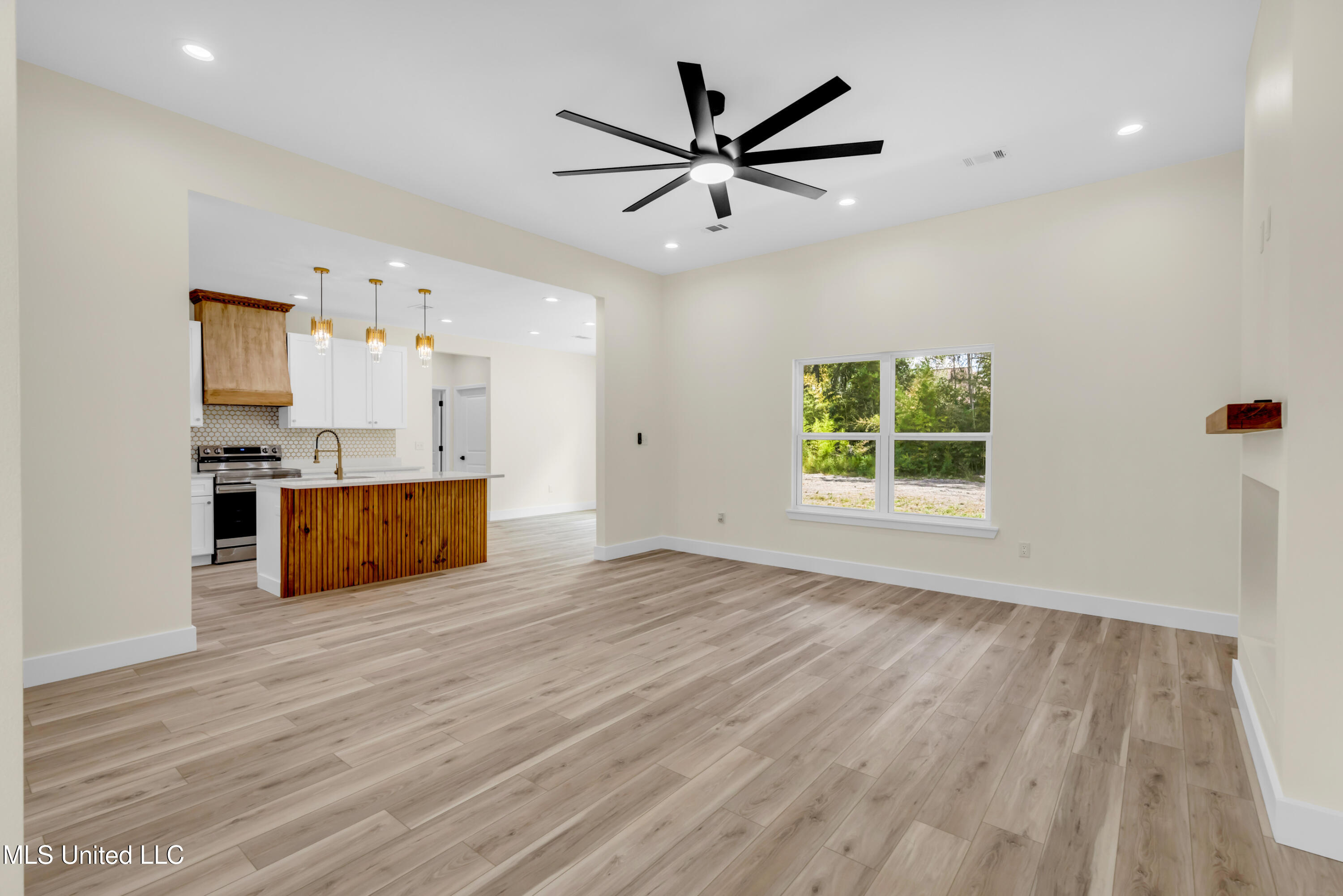 4901 Ashmore Ridge Drive Vancleave, MS 39565 - Photo 9 of 37 4901AshmoreRidgeDr-6