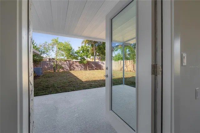 a view of a house with backyard and garden