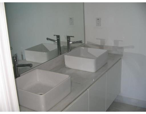 601 Northeast 36th Street, Unit 1010 Miami, FL 33137 - Photo 7 of 16 Master Bath/Spa