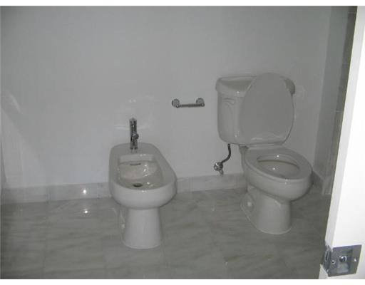 601 Northeast 36th Street, Unit 1010 Miami, FL 33137 - Photo 9 of 16 Master Bath/Spa