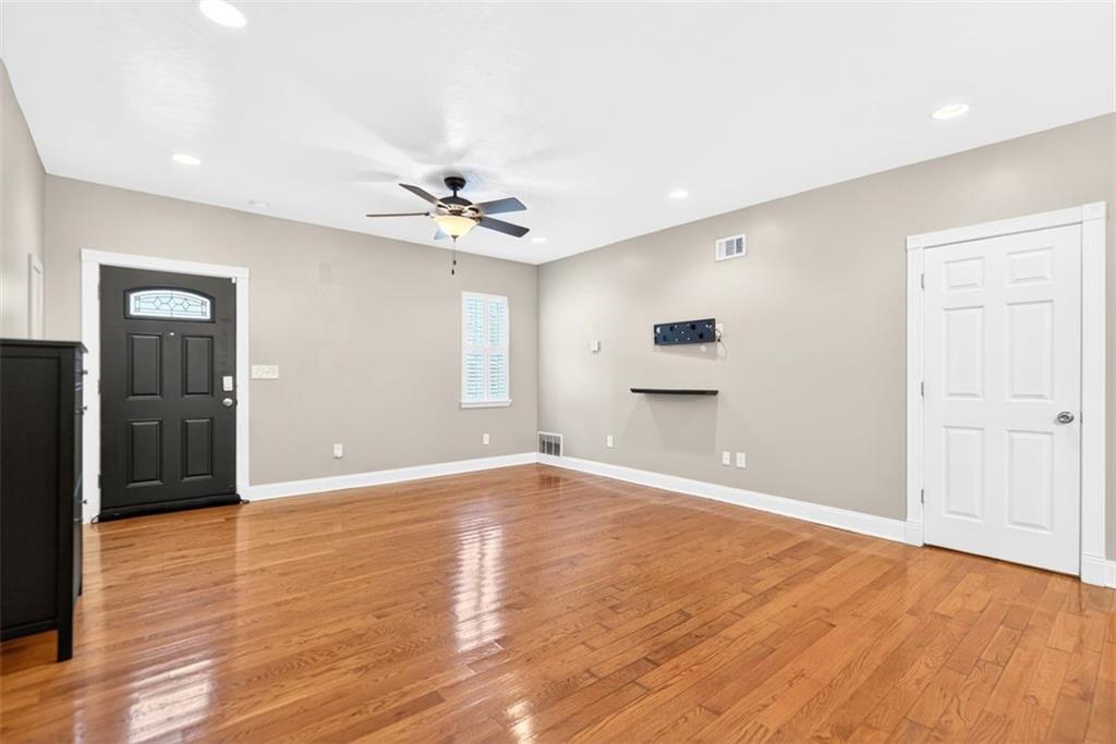 25 Greeley Street Pittsburgh, PA 15203 - Photo 3 of 49