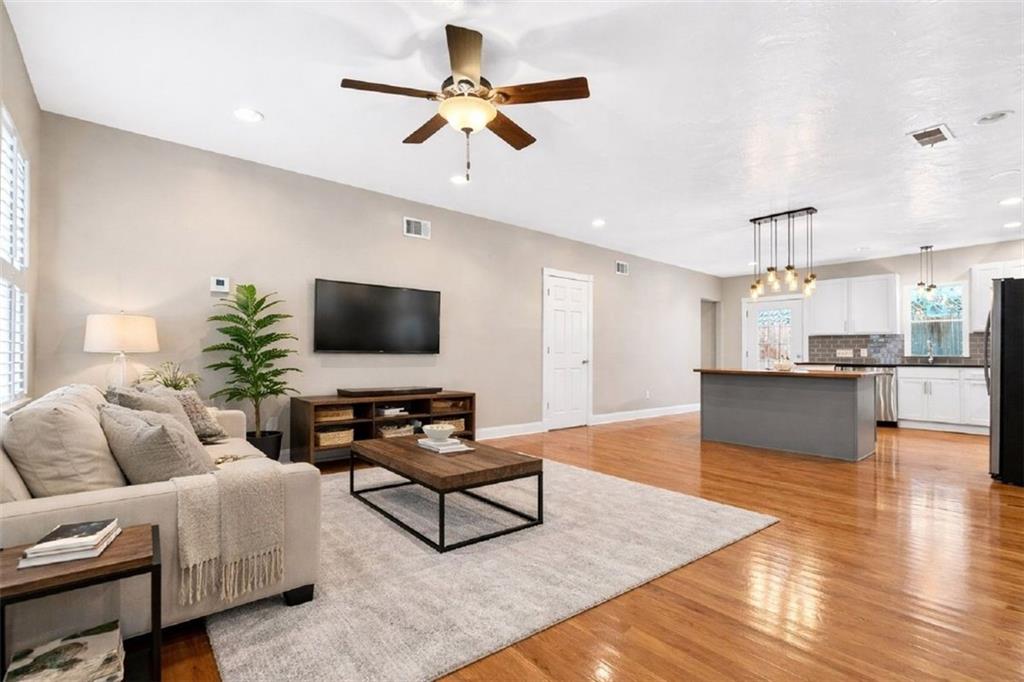 25 Greeley Street Pittsburgh, PA 15203 - Photo 4 of 49 *Virtually Staged*