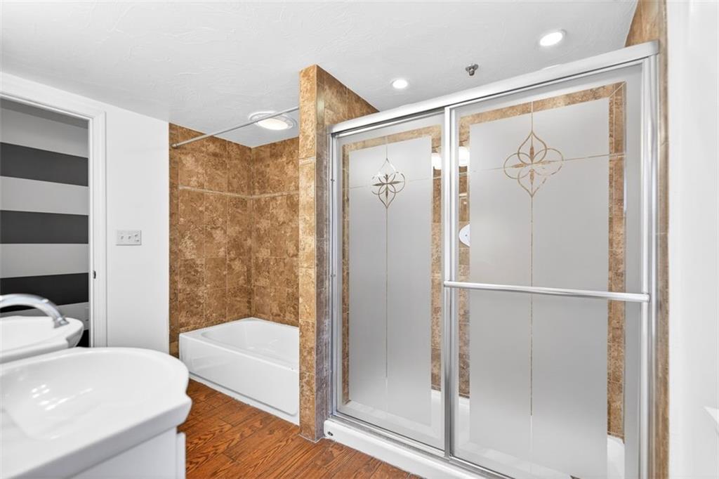 25 Greeley Street Pittsburgh, PA 15203 - Photo 41 of 49 Full Bath 2nd Floor