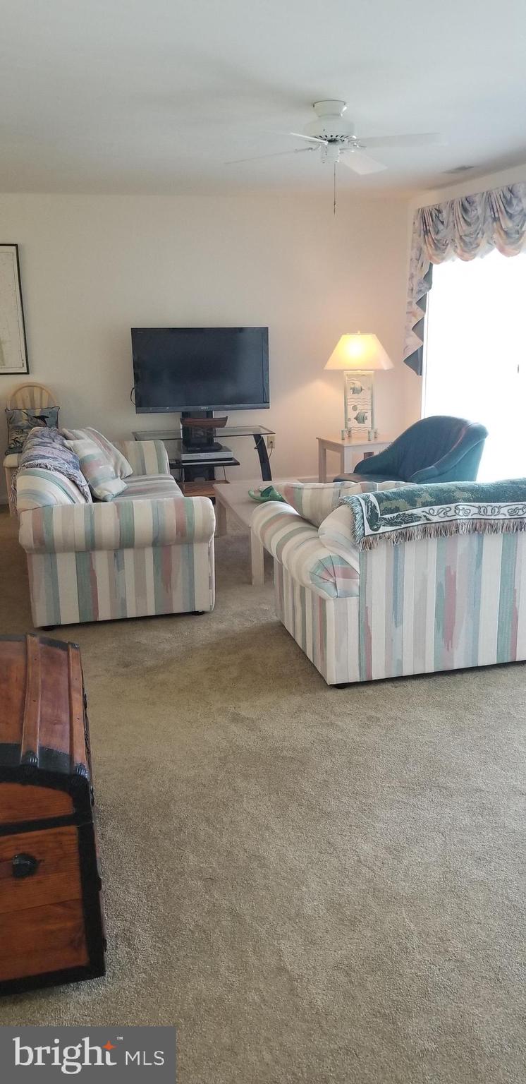36 Cove Road, Unit 36 Ocean View, DE 19970 - Photo 11 of 25 Living room