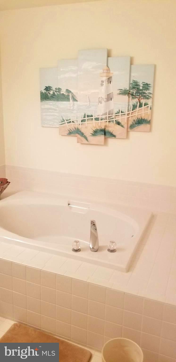 36 Cove Road, Unit 36 Ocean View, DE 19970 - Photo 19 of 25 Master bath soaking tub