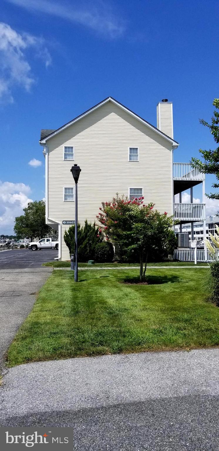 36 Cove Road, Unit 36 Ocean View, DE 19970 - Photo 4 of 25 Side view of end townhouse