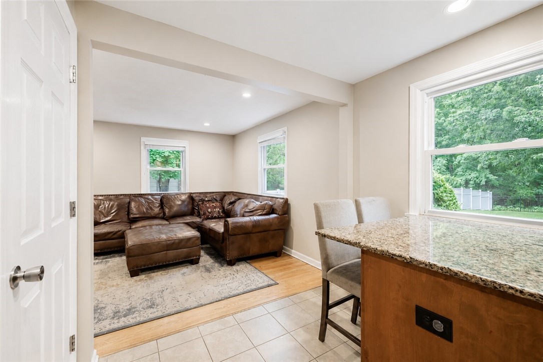 455 Reeves Road Pittsford, NY 14534 - Photo 10 of 27
