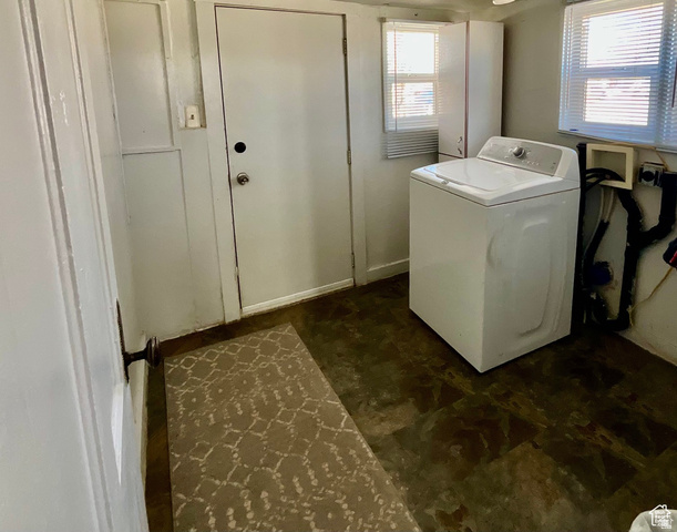 495 North Main Street Beaver, UT 84713 - Photo 4 of 18 Laundry room with washer / clothes dryer