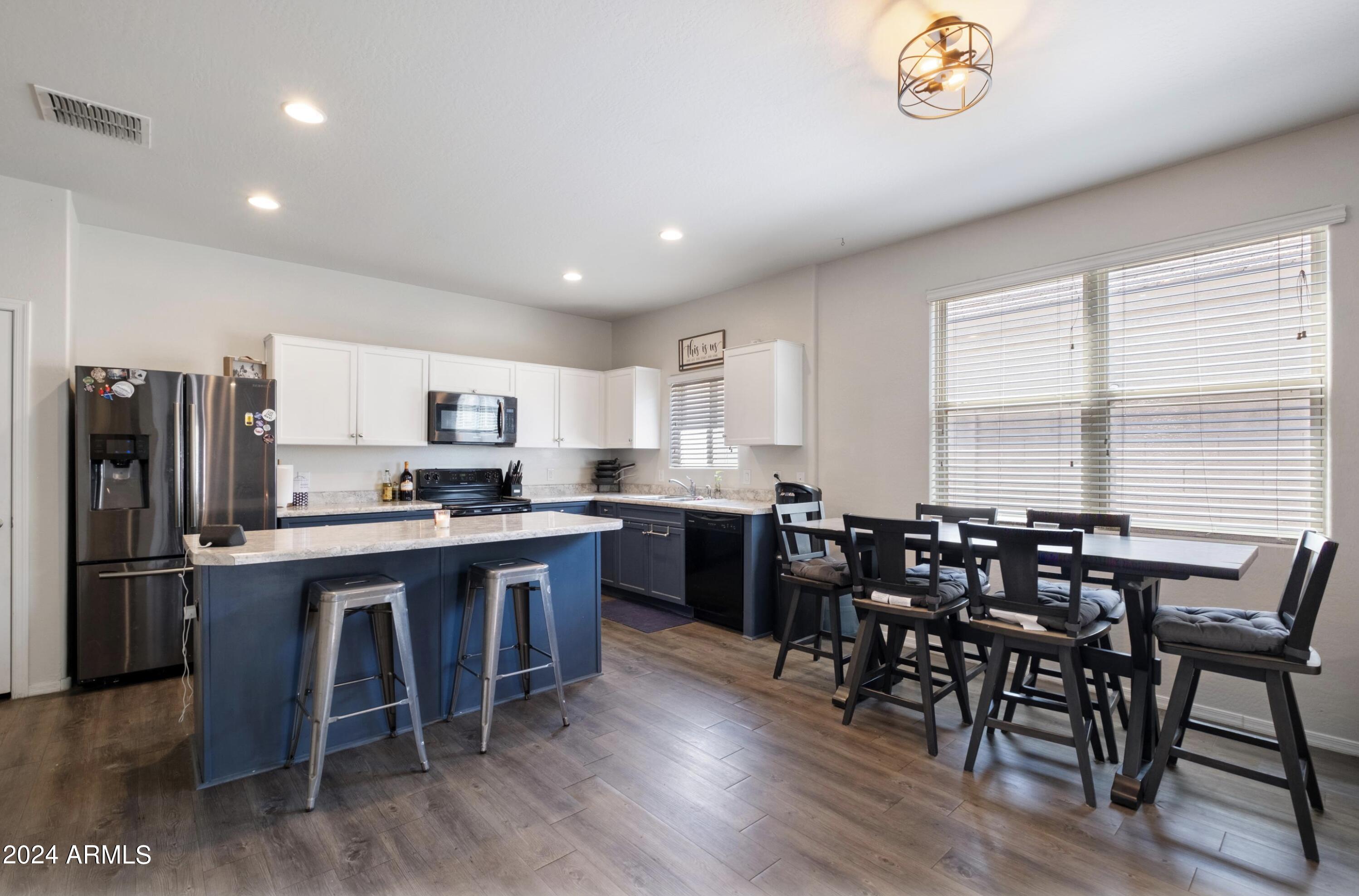 2630 West Gaby Road Phoenix, AZ 85041 - Photo 2 of 8 Kitchen/Dining