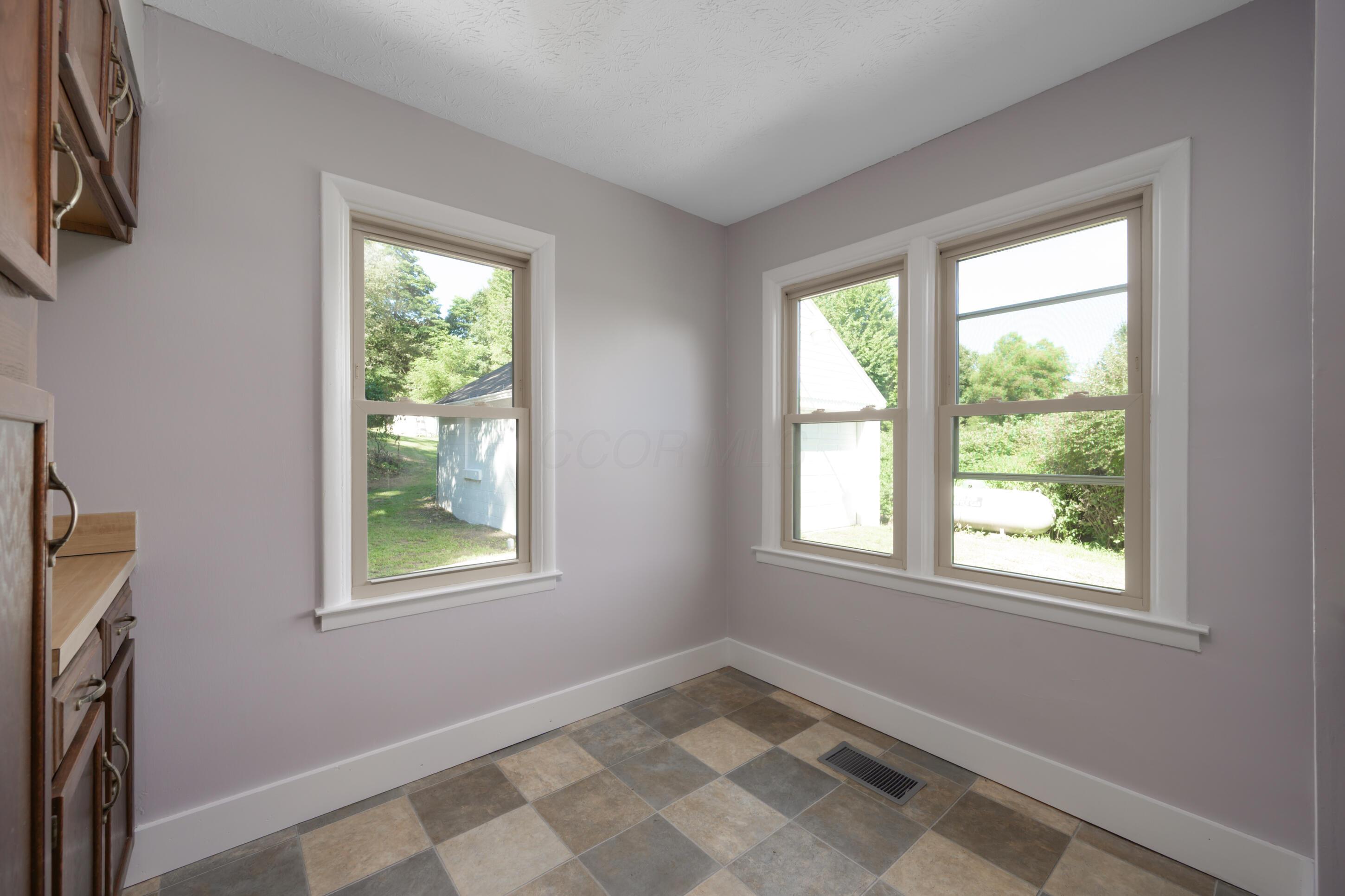 1264 Tarkiln Road Southeast Lancaster, OH 43130 - Photo 20 of 38 Breakfast nook