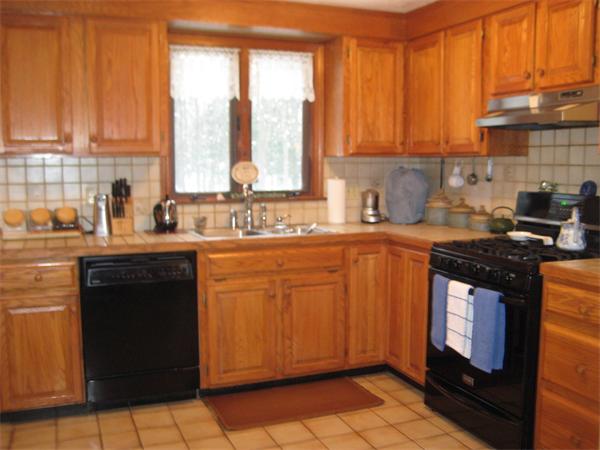 37 Ridge Road Walpole, MA 02081 - Photo 5 of 27 Gallery Image 5