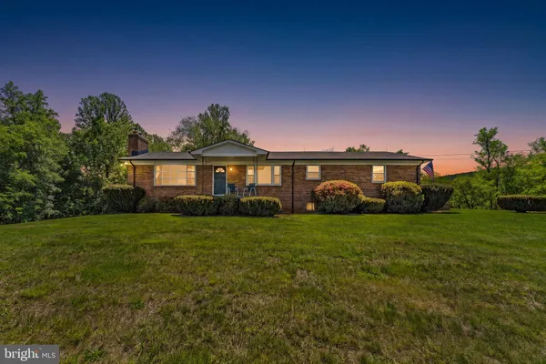 $550,000 | 13767 Crest Hill Road, Flint Hill, VA 22627