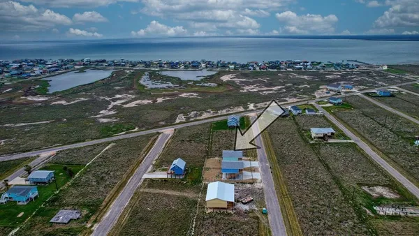 $367,500 | 371 West Misty Oak Lane, Rockport, TX 78382