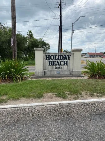 $367,500 | 371 West Misty Oak Lane, Rockport, TX 78382