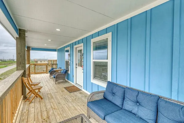 $367,500 | 371 West Misty Oak Lane, Rockport, TX 78382