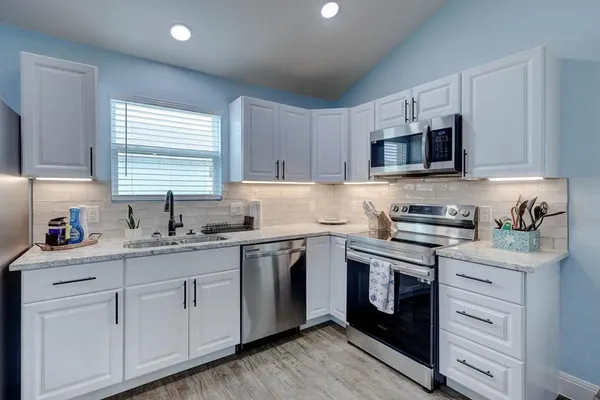 $367,500 | 371 West Misty Oak Lane, Rockport, TX 78382