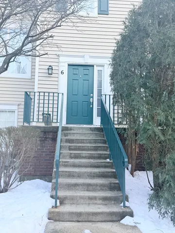 $245,000 | 1126 Village Center Parkway, Unit 6, Aurora, IL 60506