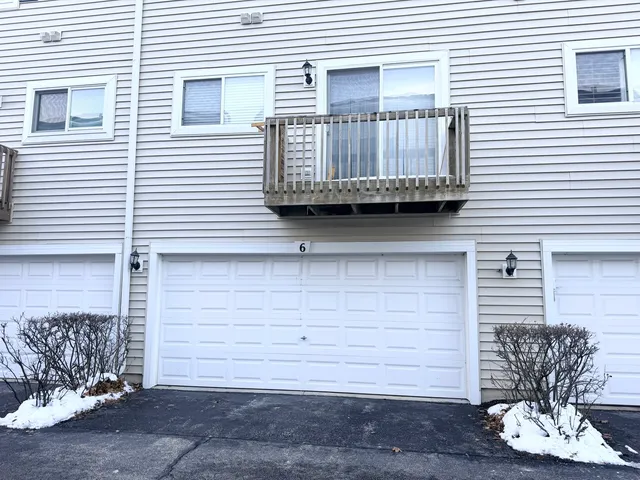$245,000 | 1126 Village Center Parkway, Unit 6, Aurora, IL 60506
