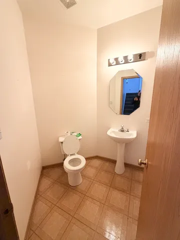 $245,000 | 1126 Village Center Parkway, Unit 6, Aurora, IL 60506