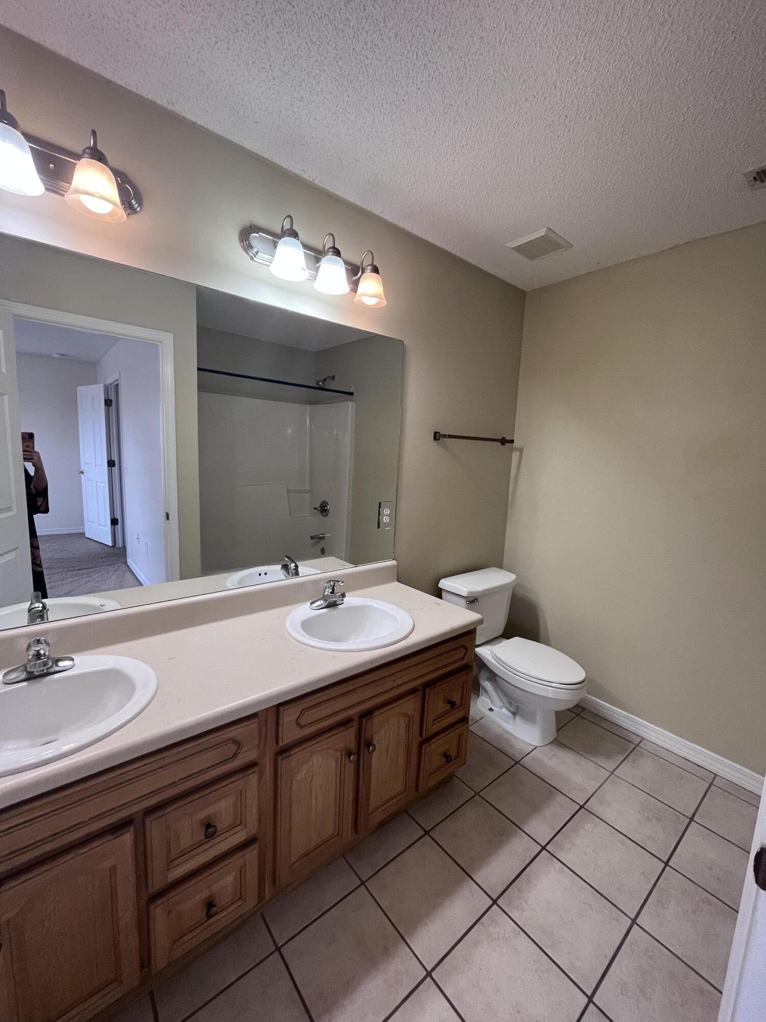 211 Johnson Court Crestview, FL 32536 - Photo 5 of 16 97C2609A-A728-49EF-AEE5-FC1031C70158