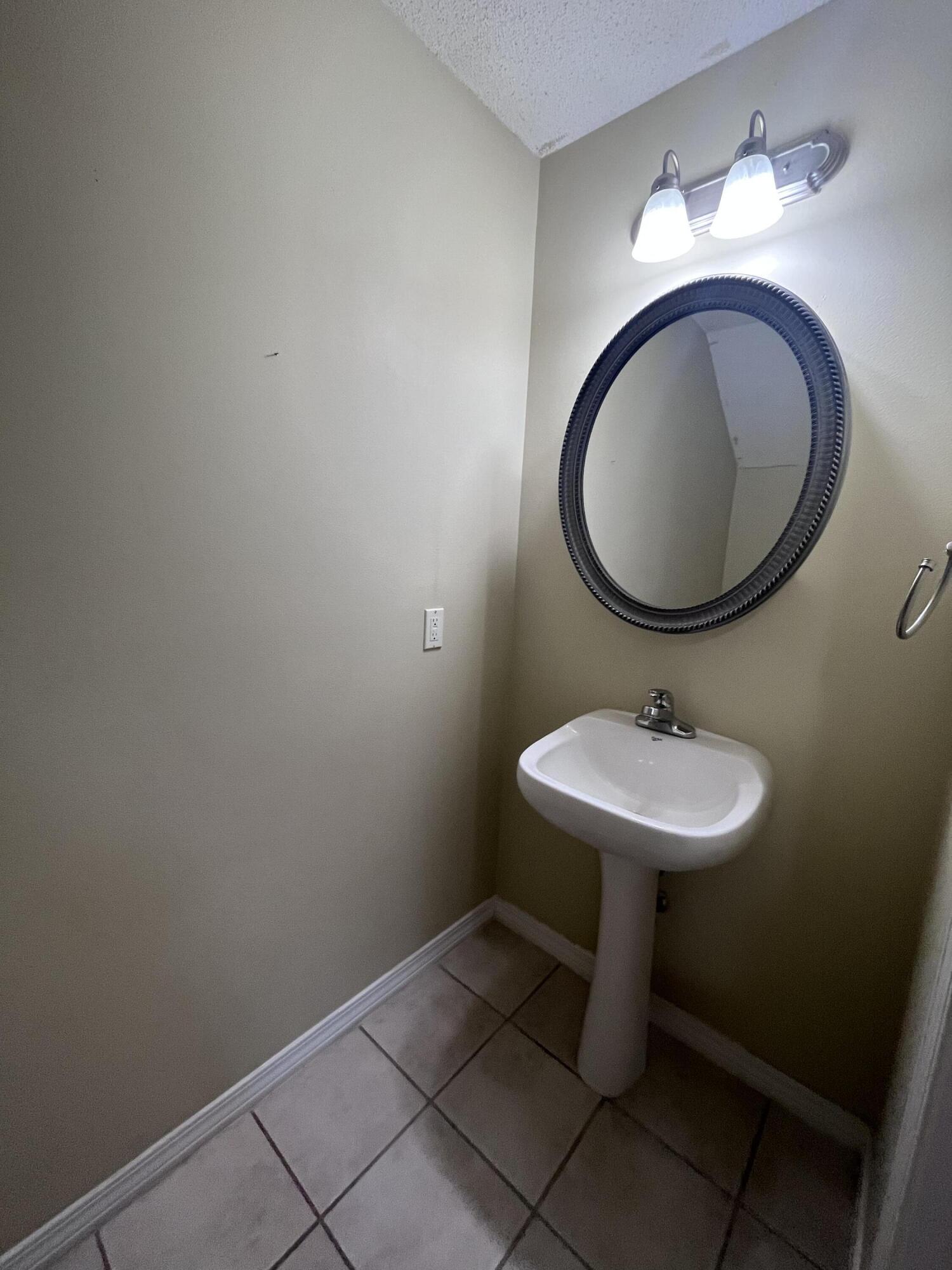 211 Johnson Court Crestview, FL 32536 - Photo 6 of 16 09A725E4-71E5-44E7-BF7E-17602BAD2CE0