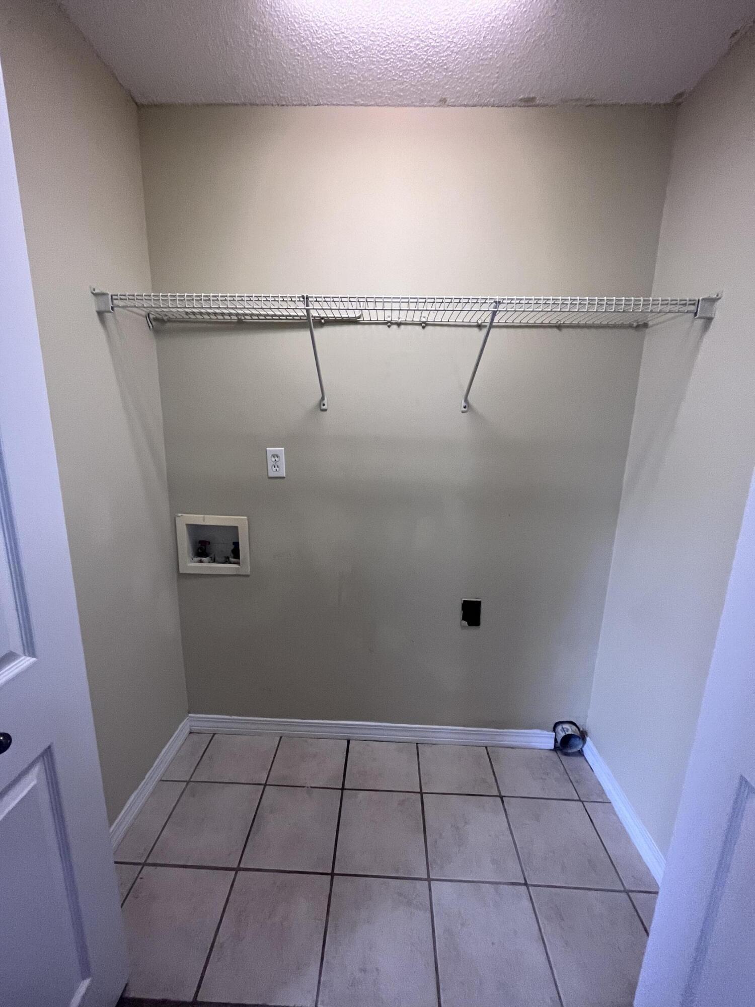 211 Johnson Court Crestview, FL 32536 - Photo 9 of 16 E8E444A5-F576-42D7-AE47-C579C6644FAE