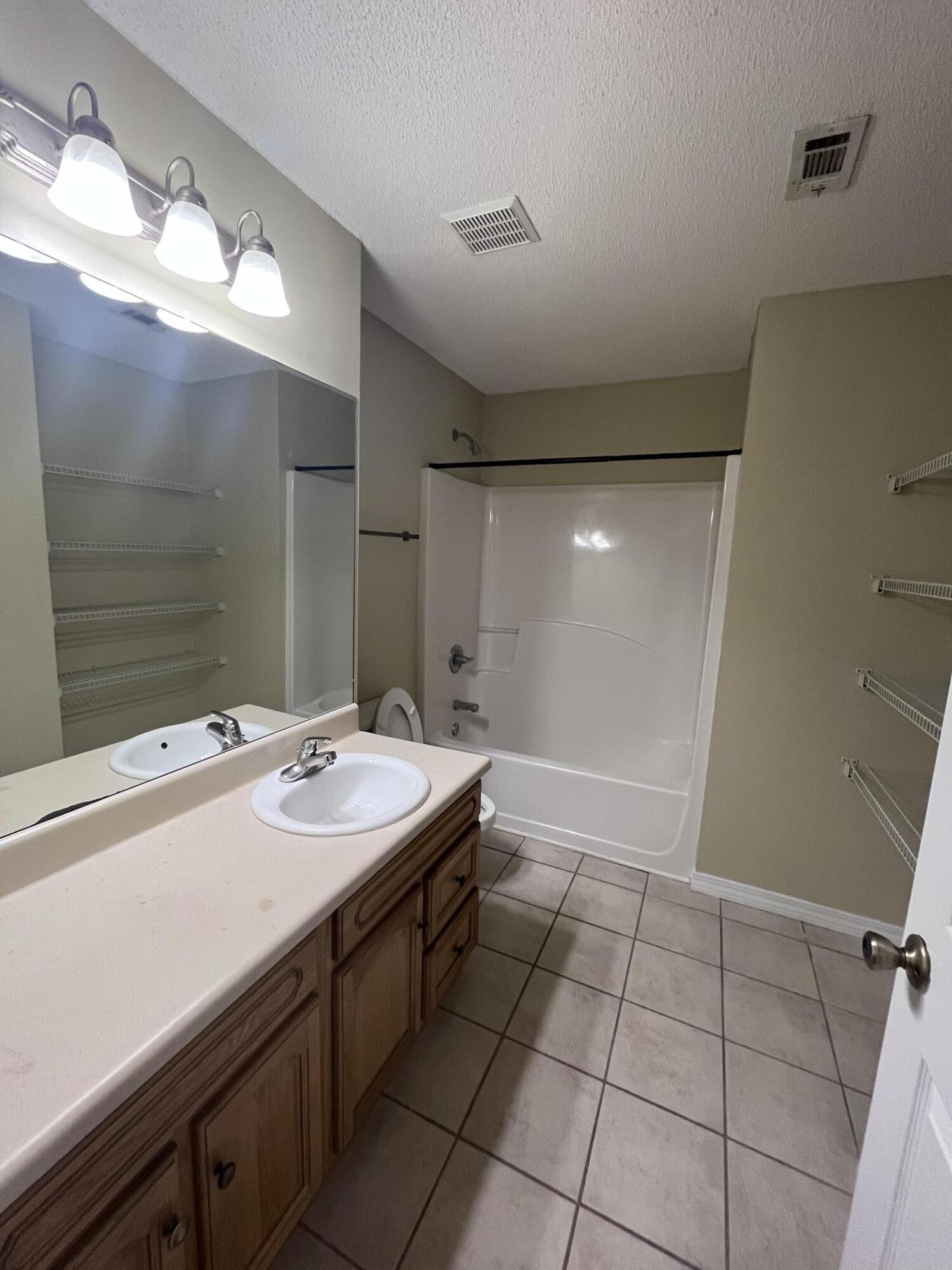 211 Johnson Court Crestview, FL 32536 - Photo 10 of 16 5A2D9572-53D6-4F63-A2EA-AB75AAB4DD37