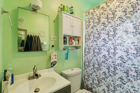 $258,000 | 796 Parkway Avenue, Elgin, IL 60120
