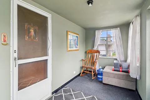 $258,000 | 796 Parkway Avenue, Elgin, IL 60120