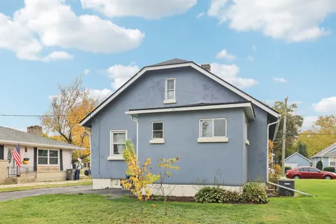 $258,000 | 796 Parkway Avenue, Elgin, IL 60120