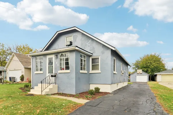 $258,000 | 796 Parkway Avenue, Elgin, IL 60120