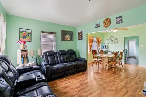 $258,000 | 796 Parkway Avenue, Elgin, IL 60120