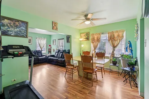 $258,000 | 796 Parkway Avenue, Elgin, IL 60120