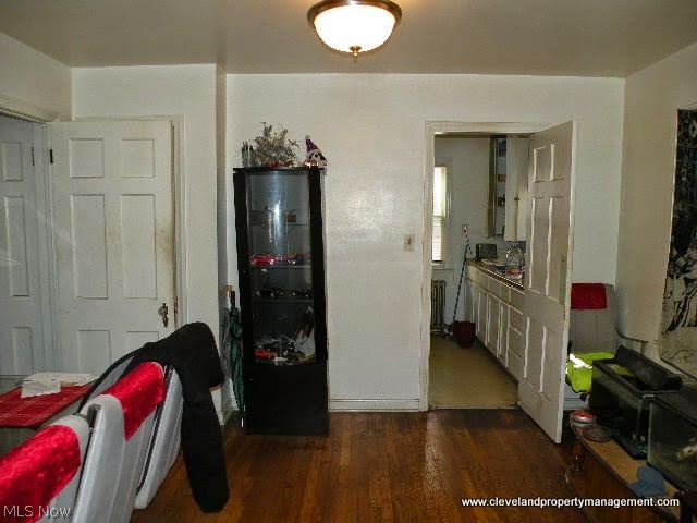 948 Elbon Road Cleveland, OH 44121 - Photo 5 of 15