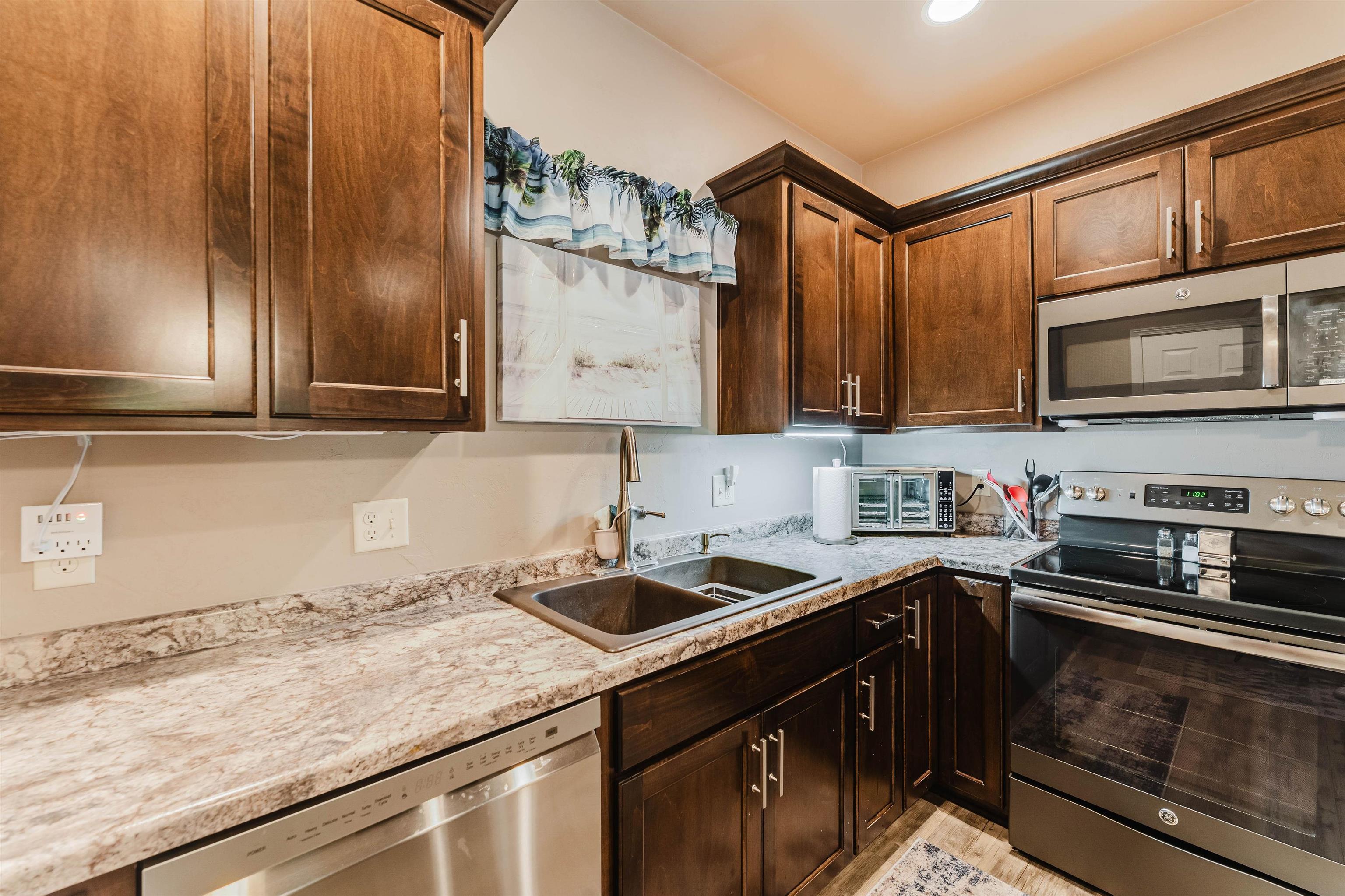 320 East Evergreen Drive Appleton, WI 54913 - Photo 7 of 34