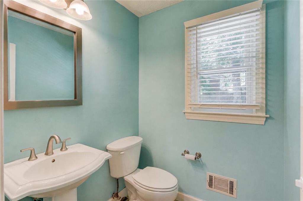 6564 Parkside Way Norcross, GA 30093 - Photo 15 of 41