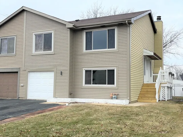$2,500 | 1842 Nautilus Lane, Hanover Park, IL 60133