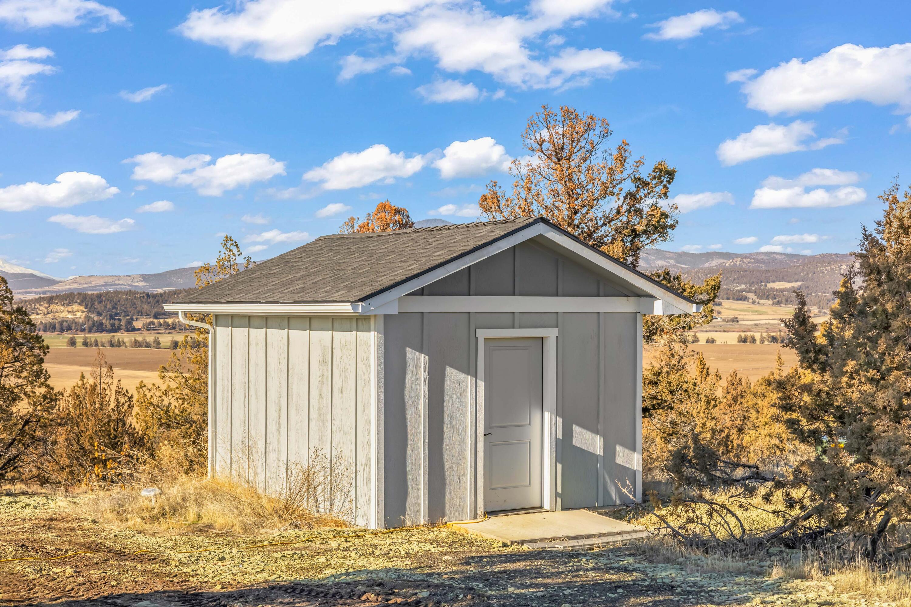 5582 North Mckay Road Prineville, OR 97754 - Photo 39 of 54 a view of a house with a yard