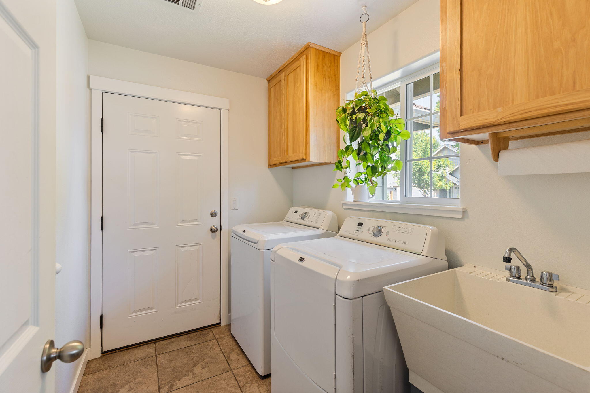 201 Southeast Yorktown Road Grants Pass, OR 97527 - Photo 18 of 43 17-web-or-mls-201-se-yorktown-rd