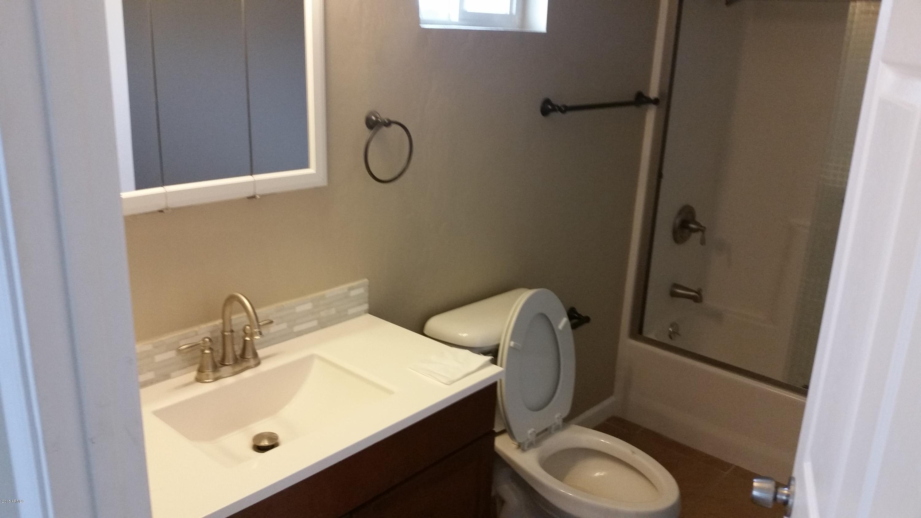 143 West Piedmont Road Phoenix, AZ 85041 - Photo 25 of 30 Bathroom 4a