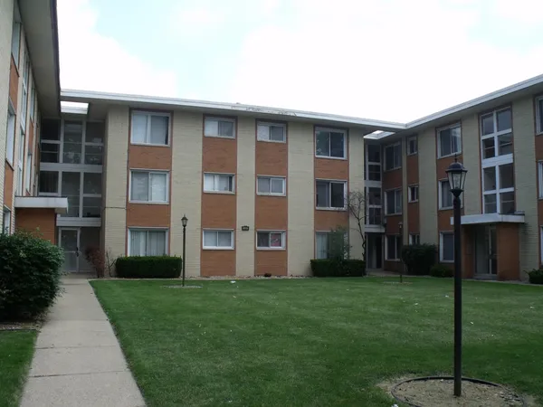 $95,000 | 14633 Keystone Avenue, Unit 2D, Midlothian, IL 60445