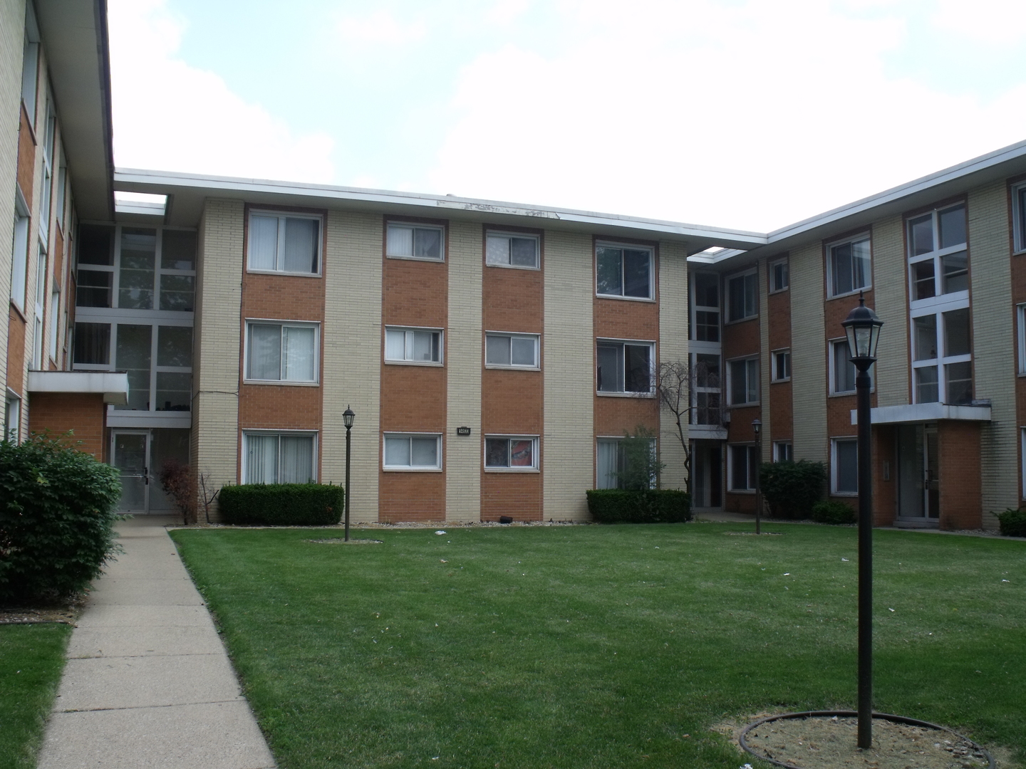 14633 Keystone Avenue, Unit 2D Midlothian, IL 60445 - Photo 1 of 18