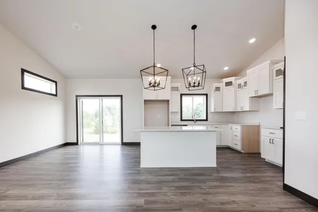 $613,000 | 656 Lake Forest Circle, Detroit Lakes, MN 56501