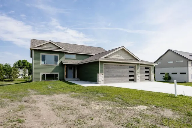 $613,000 | 656 Lake Forest Circle, Detroit Lakes, MN 56501
