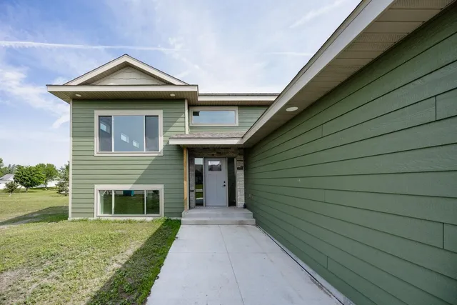 $613,000 | 656 Lake Forest Circle, Detroit Lakes, MN 56501