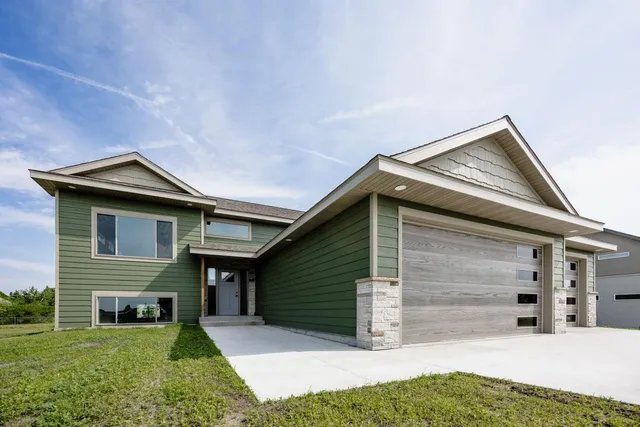 $613,000 | 656 Lake Forest Circle, Detroit Lakes, MN 56501